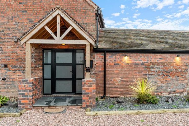5 bedroom barn conversion to rent - Photo 1