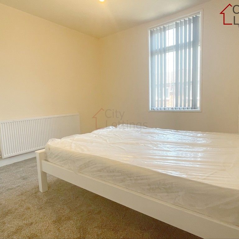 2 Bedroom Mid Terraced House - Photo 1