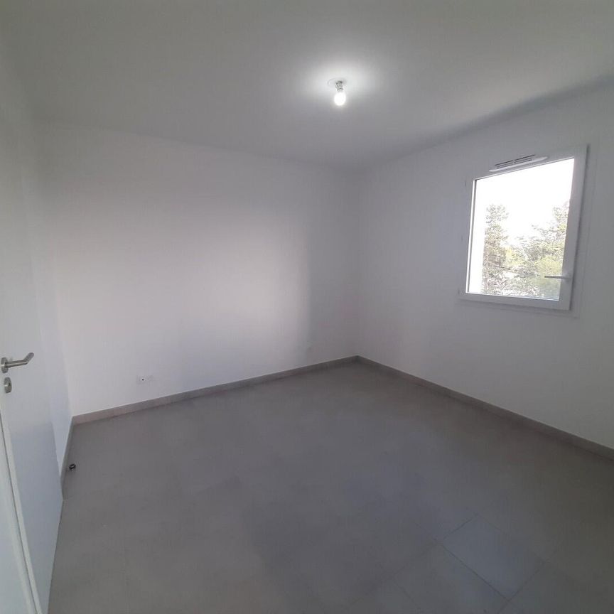 location Appartement T2 DE 45.6m² À MARSEILLE - Photo 1