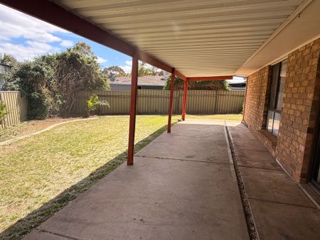 Freshly painted 3-bedroom home - Photo 5