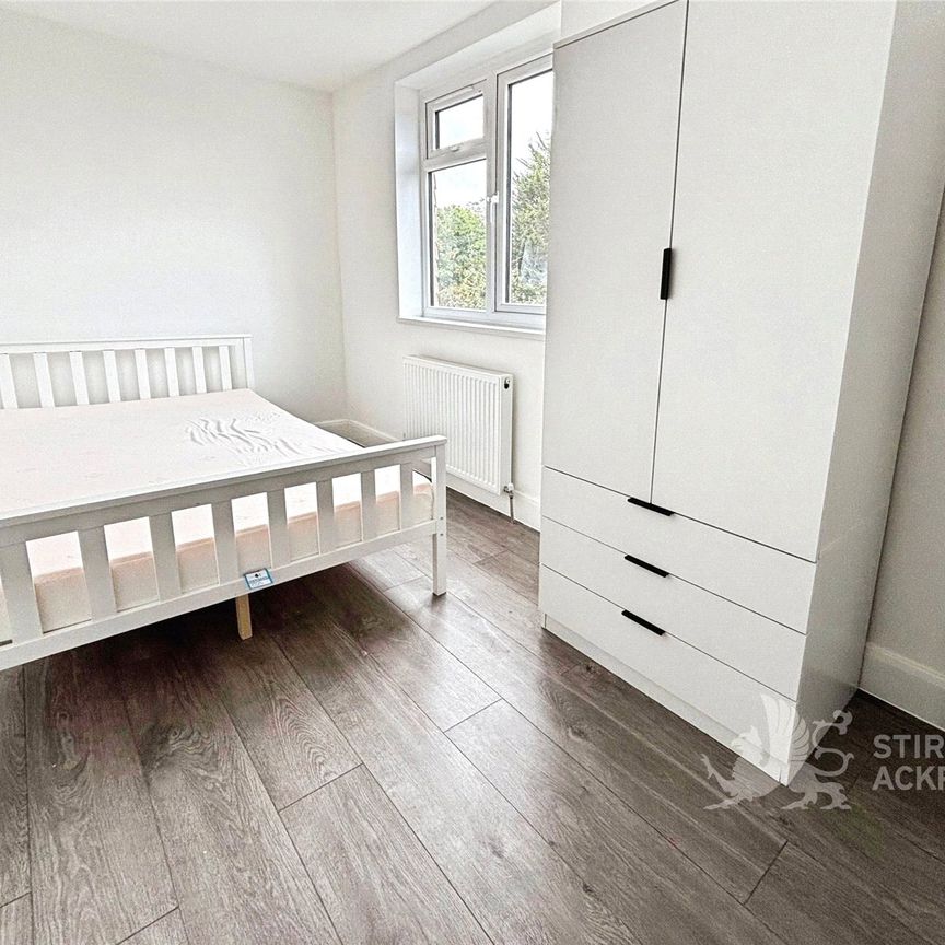 Heathcroft Avenue, Sunbury-on-Thames, Surrey, TW16 7SR - Photo 1