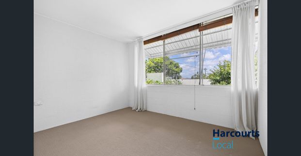 Two Bedroom Unit in Perfect Location! - Photo 1