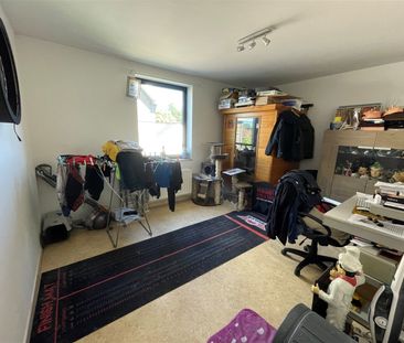 Gunstig gelegen 2 slaapkamer duplex appartement met garage. - Photo 3