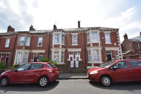 3 Bed - Trewhitt Road, Heaton - Photo 4