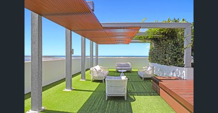 2 Bedroom, 2 Bathroom Sun Drenched Unfurnished Apartment with stunning views of the Broadwater. - Photo 5