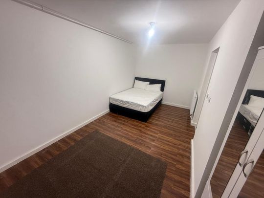 1 bedroom in a house share to rent - Photo 1