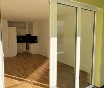 sonnige und helle 2-Zimmer Wohnung mit Loggia! - Photo 2
