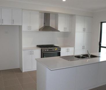 FABULOUS FAMILY HOME WITH SIDE ACCESS - Photo 6