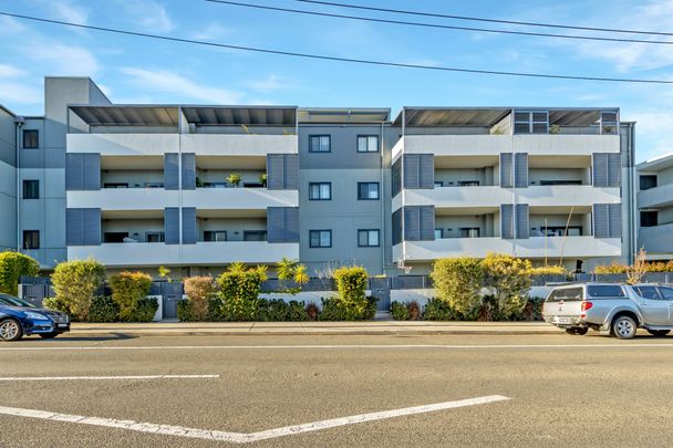 THIRD FLOOR APARTMENT IN CENTRAL LOCATION - Photo 1