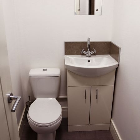 Hainton Avenue, Grimsby - Photo 4
