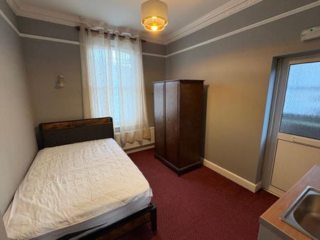 Studio to rent - Photo 5