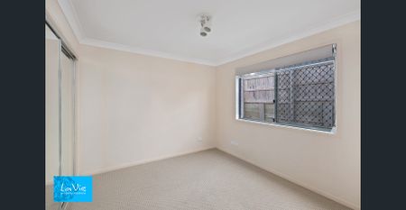 Executive style home in great location ! - Photo 4