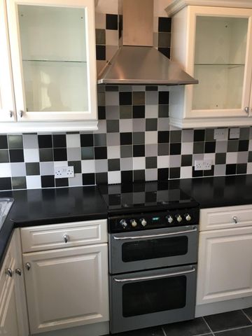 3 Bed Terraced House, Strathmore View, LS9 - Photo 5