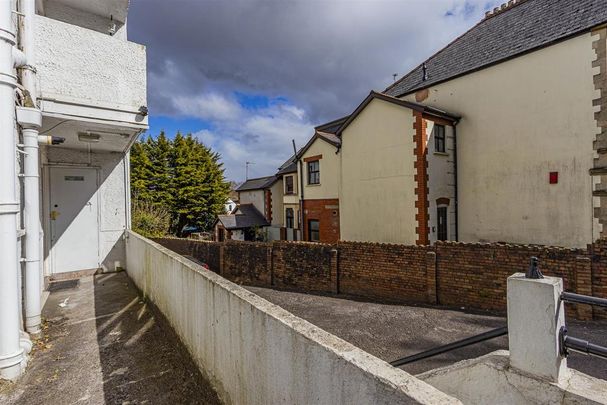 2 bedroom flat to rent - Photo 1