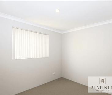 Spacious 3-Bedroom Home with a Large Backyard in Central Mandurah - Photo 4