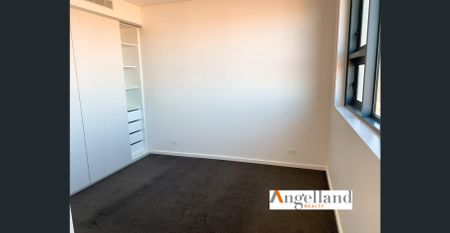Large One Bedroom Apt in the heart of CBD - Photo 2