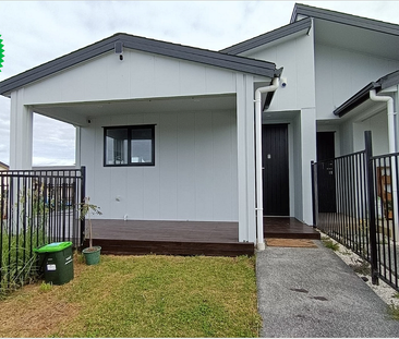 3-Bedroom Duplex– Warm, Stylish & Low Maintenance - Photo 1