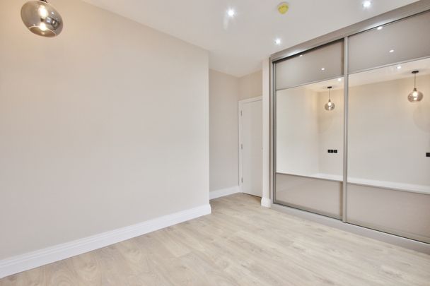 Abdale Road, Hammersmith, London, W12 - Photo 1