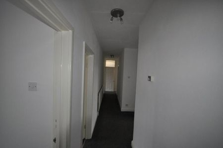 3 bedroom flat to rent - Photo 5