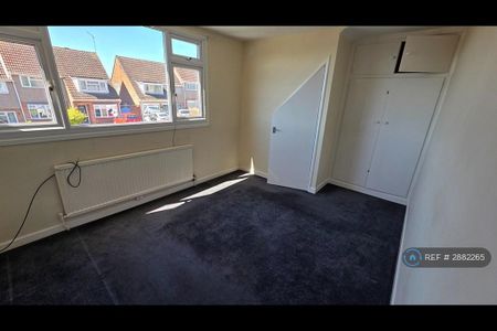 3 bedroom semi-detached house to rent - Photo 4