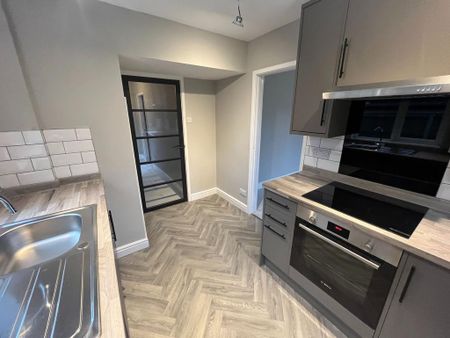 3 bedroom semi-detached house to rent - Photo 5