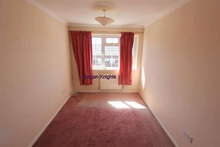 Sims Close, Romford, RM1 - Photo 4