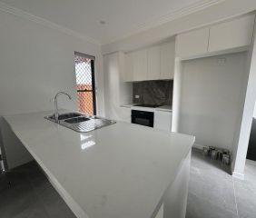 Stunning Coastal Retreat in Garbutt, Queensland - Photo 3