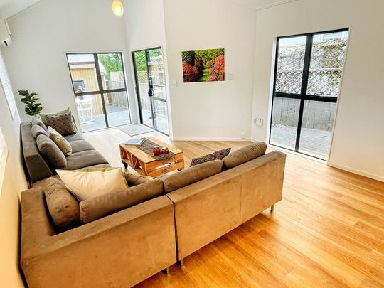 Charming 4BR Home in Mt. Eden - Photo 1