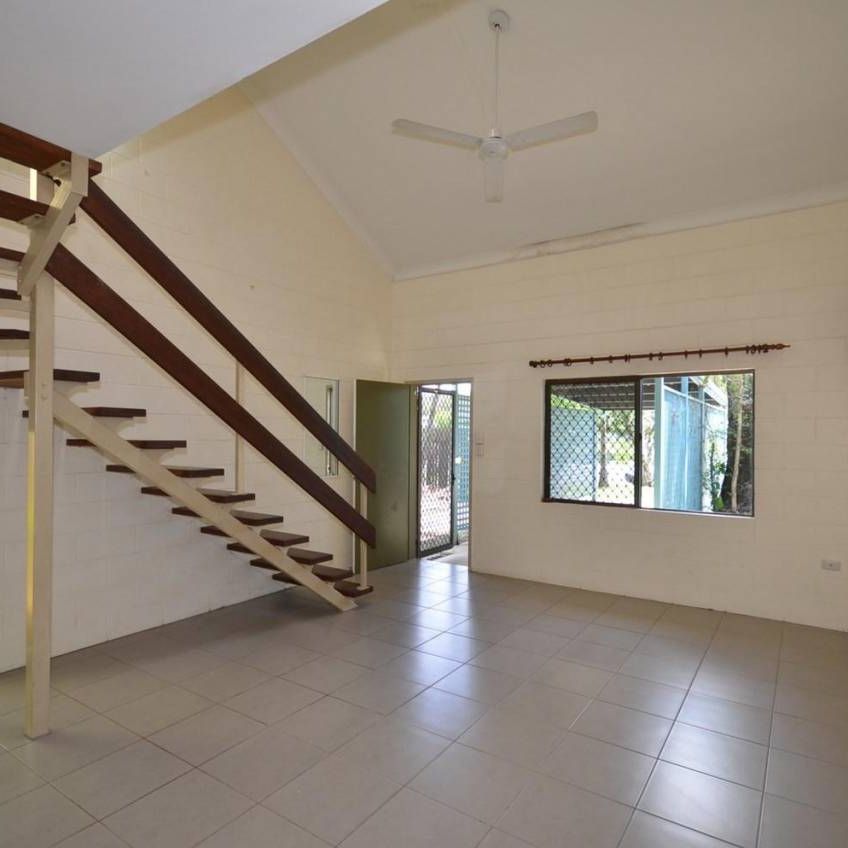 Large 1 Bedroom Townhouse with white goods - Photo 1