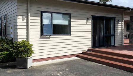 Private 1-Bedroom with all Conveniences - Photo 2