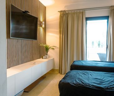 Middle Floor Apartment in Benahavís - Photo 4