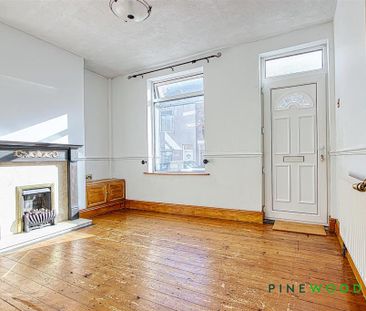 2 bedroom end of terrace house to rent - Photo 4