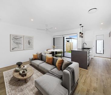 Modern Family Home in Prime Palmview Location - Photo 1