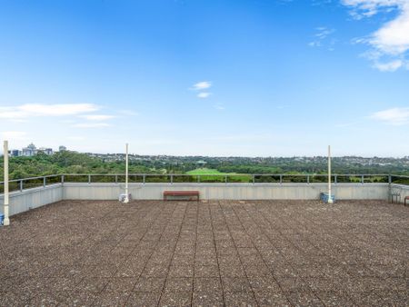 Fresh Parkside Studio in a Prized Lifestyle Hub - Photo 4