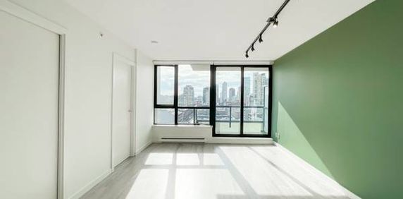 1B1B Yaletown Park - premium location, great city view, newly renovate - Photo 2