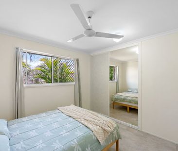 Spacious Family Home on a Large Block with Dual Street Access - Photo 4