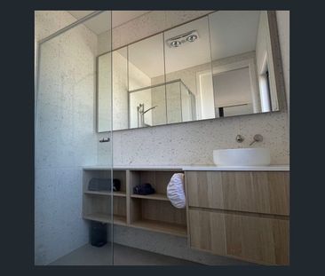 MODERN TWO BEDROOM TOWNHOUSE - Photo 3