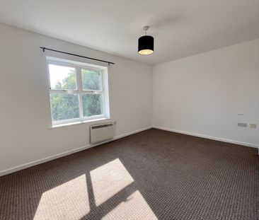 Douglas Road, Staines, Surrey, TW19 - Photo 3