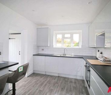 Fontayne Avenue, Romford, RM1 - Photo 2