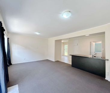 Spacious one bedroom unit plus carpark - Photo 1