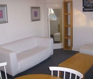 1 Bed Flat, Regent Park Terrace, LS6 - Photo 2