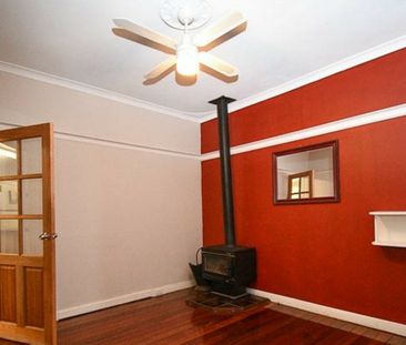 Beautifully maintained cottage home with drive through access and p... - Photo 1