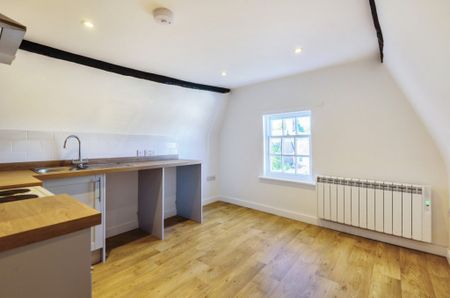 1 Bedroom Flat / Apartment - West Street, Alresford - Photo 4