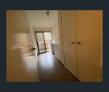 18 Merivale Drive, Truganina, Vic 3029 - Photo 4