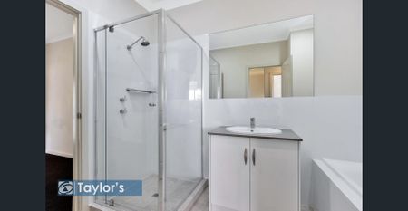 MODERN TOWNHOUSE WITH PARKLAND VIEWS & PRIME LOCATION - Photo 2