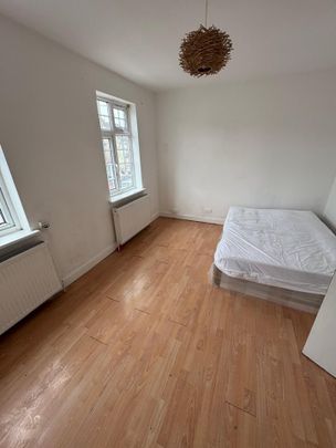 4 Bed Detached House, Kynaston Road, CR7 - Photo 1