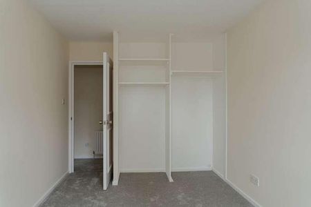 Asquith House, Banstead, SM7 - Photo 2