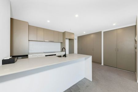 Modern 1 Bedroom Apartment In The Heart Of Greenway - Photo 4