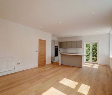 3 bedroom flat to rent - Photo 4