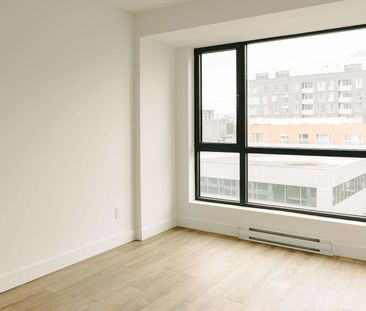 High rise luxury apartment building located in the triangle district - Photo 5